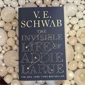 The Invisible Life of Addie LaRue - Paperback